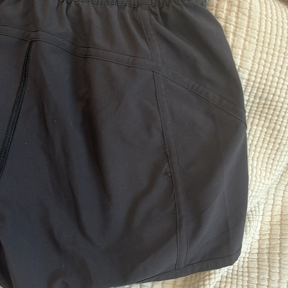 Lululemon - TRACKER Short 4” - Picture 3 of 3